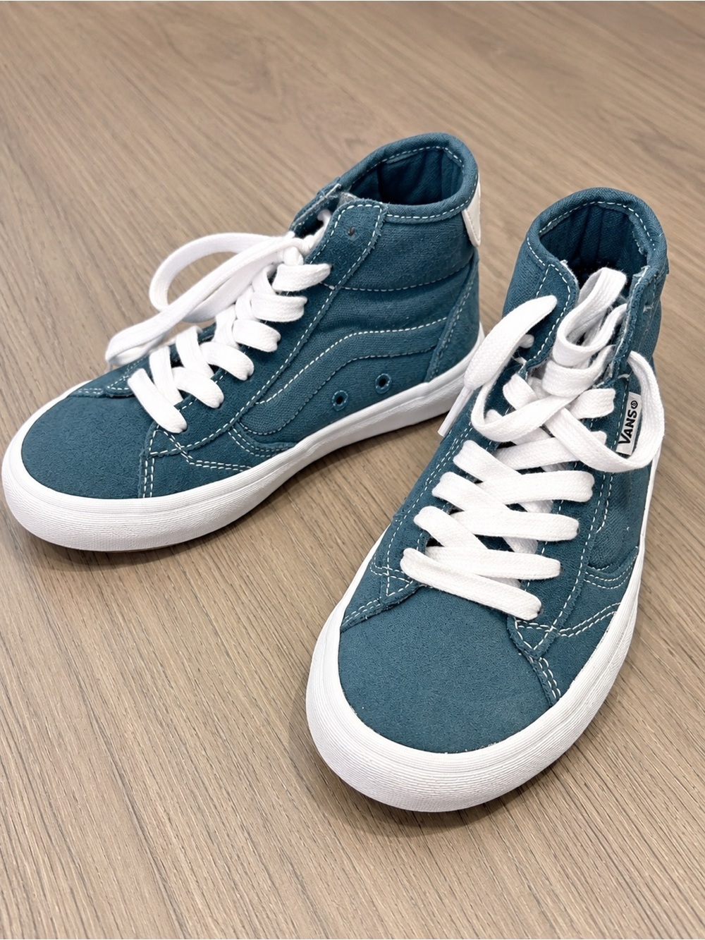 Vans men’s or women’s Sk8-Hi Teal High-Top Sneakers